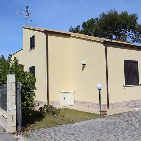 Casa Vacanze Roccella Beach كامبوفيليتْشّي دي روتْشّي المظهر الخارجي الصورة