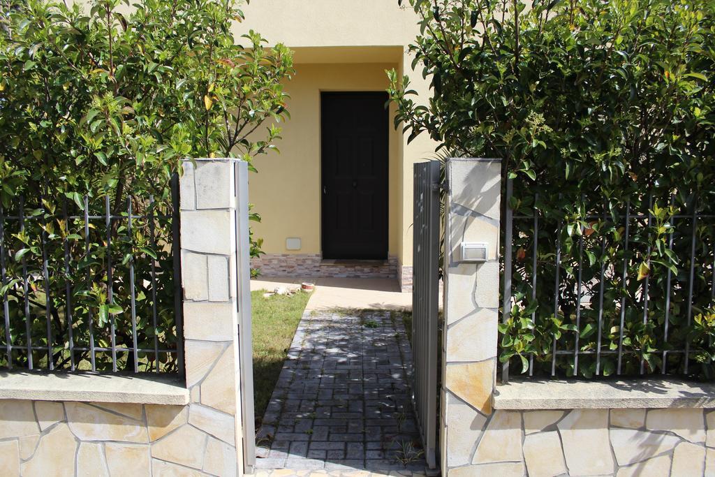 Casa Vacanze Roccella Beach كامبوفيليتْشّي دي روتْشّي المظهر الخارجي الصورة