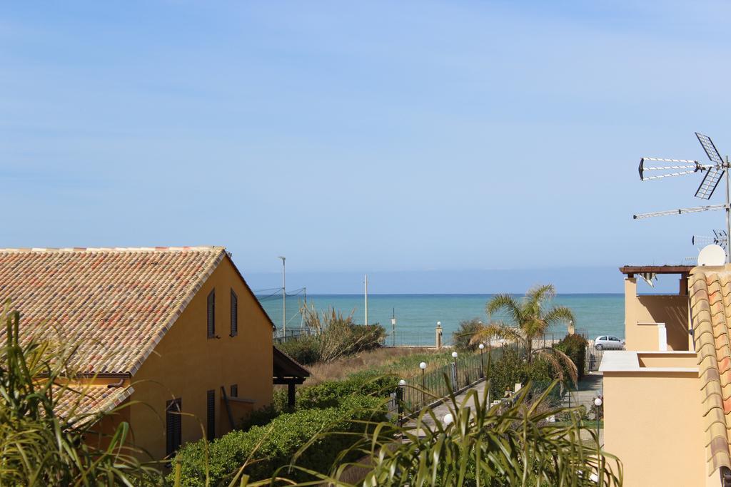 Casa Vacanze Roccella Beach كامبوفيليتْشّي دي روتْشّي المظهر الخارجي الصورة