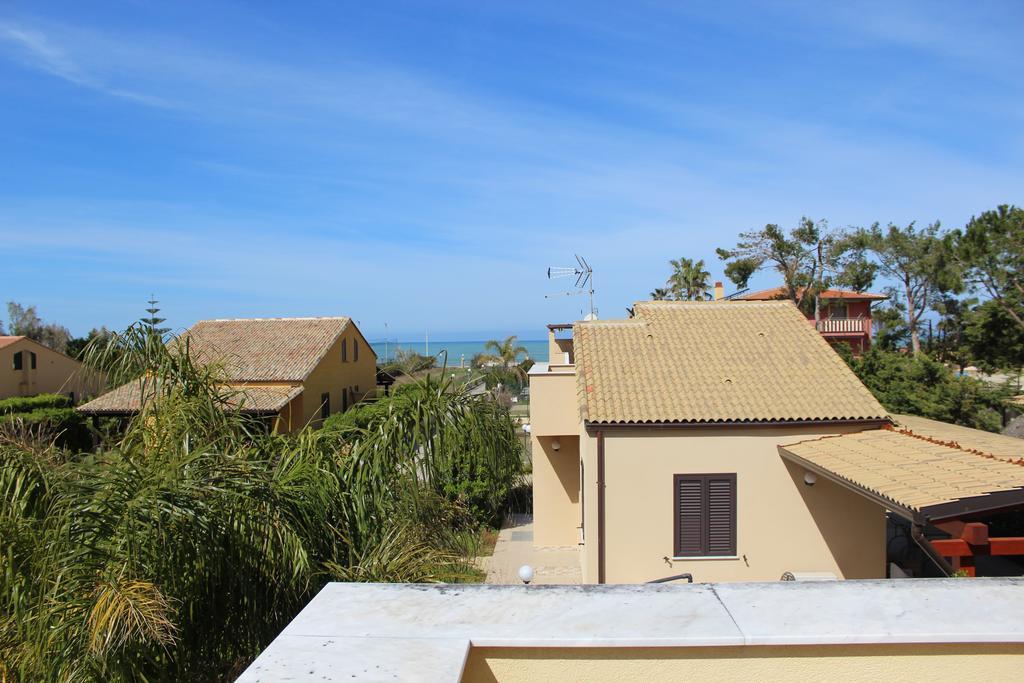 Casa Vacanze Roccella Beach كامبوفيليتْشّي دي روتْشّي المظهر الخارجي الصورة